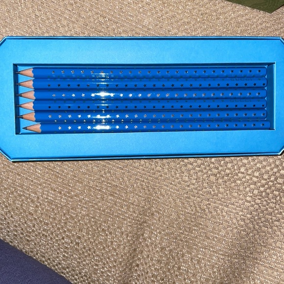 New authentic gucci x / Disney Donald Duck pencil set (limited edition) - Picture 2 of 12